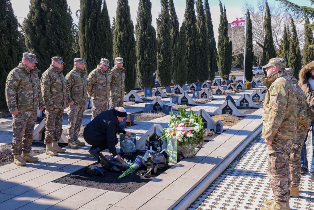 თავდაცვის ძალების წარმომადგენლებმა არჩილ ტატუნაშვილის ხსოვნას პატივი მიაგეს