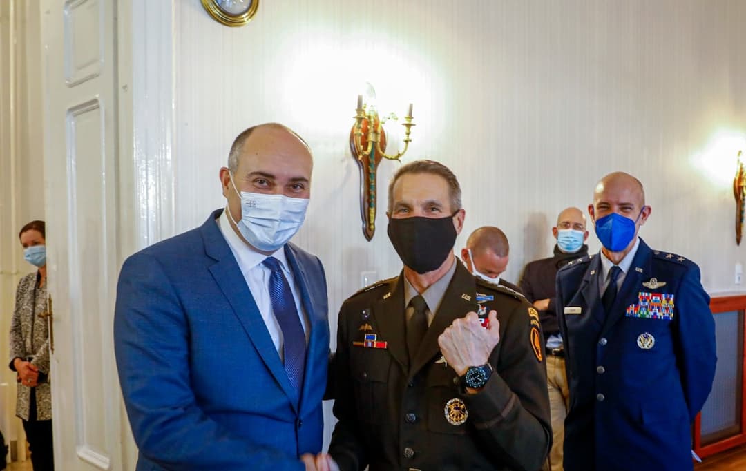 თავდაცვის მინისტრი აშშ-ის სპეციალური ოპერაციების ძალების მეთაურს შეხვდა
