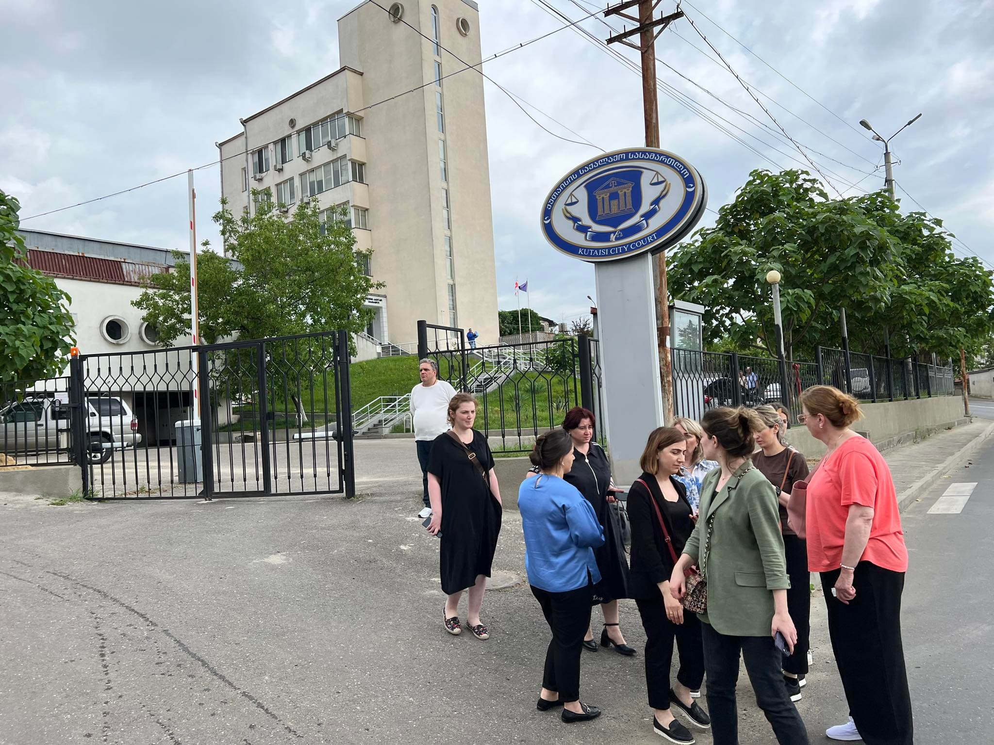 Frontnews image description