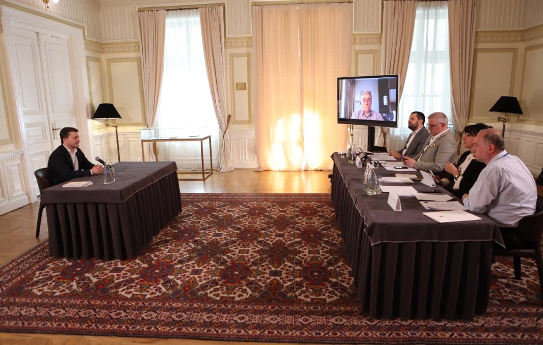 Frontnews image description