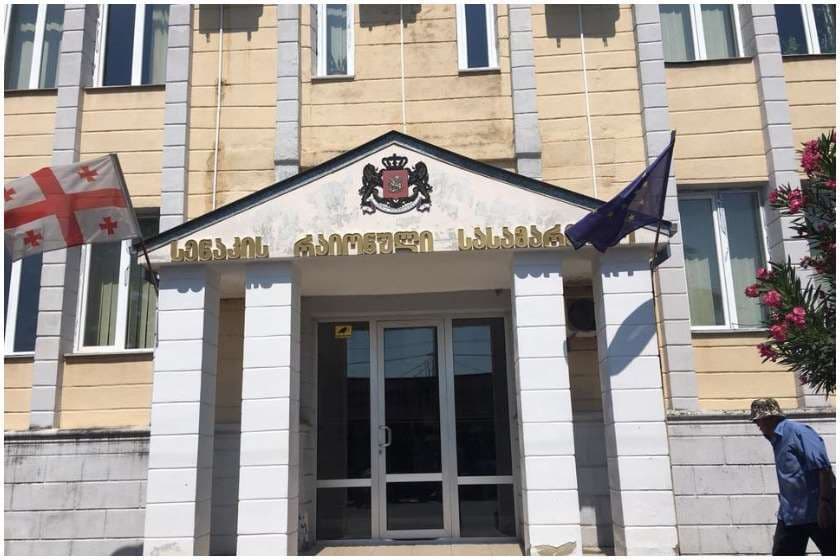 სასამართლომ სენაკის საკრებულოს თავმჯდომარეს უფლებამოსილება არჩევიდან რამდენიმე საათში შეუჩერა