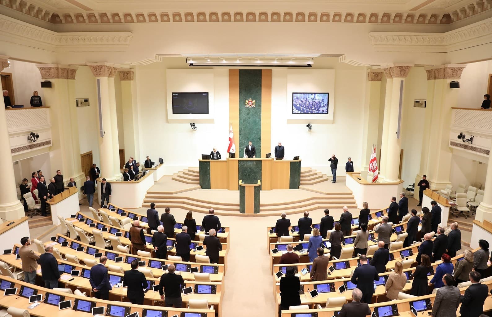 Frontnews image description