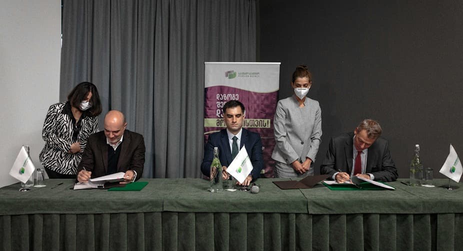 Frontnews image description