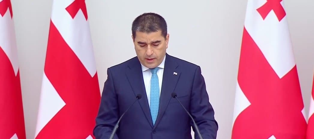 შალვა პაპუაშვილი – მივმართავ ყველას, ამ ქვეყნის შვილებს, ჩვენს აფხაზ და ოს ძმებსა და დებს, ერსა და ბერს, დიდსა და პატარას, გავერთიანდეთ საქართველოსთვის