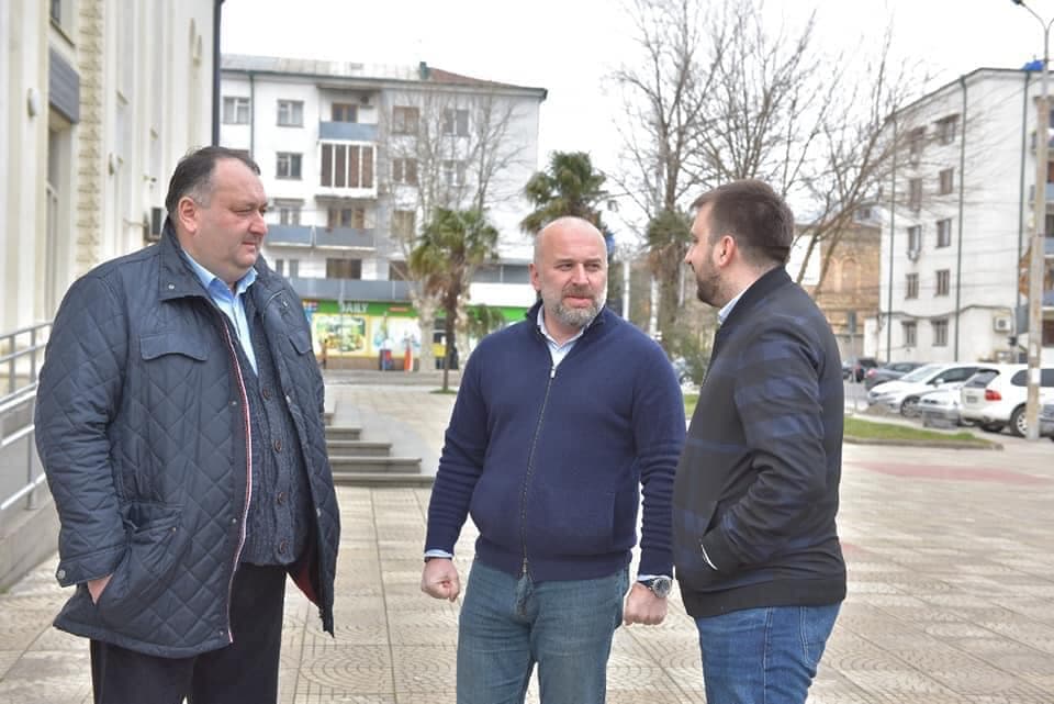 Frontnews image description