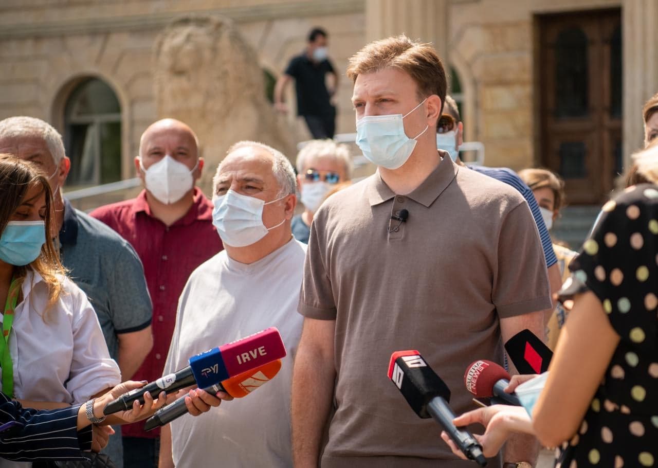 Frontnews image description