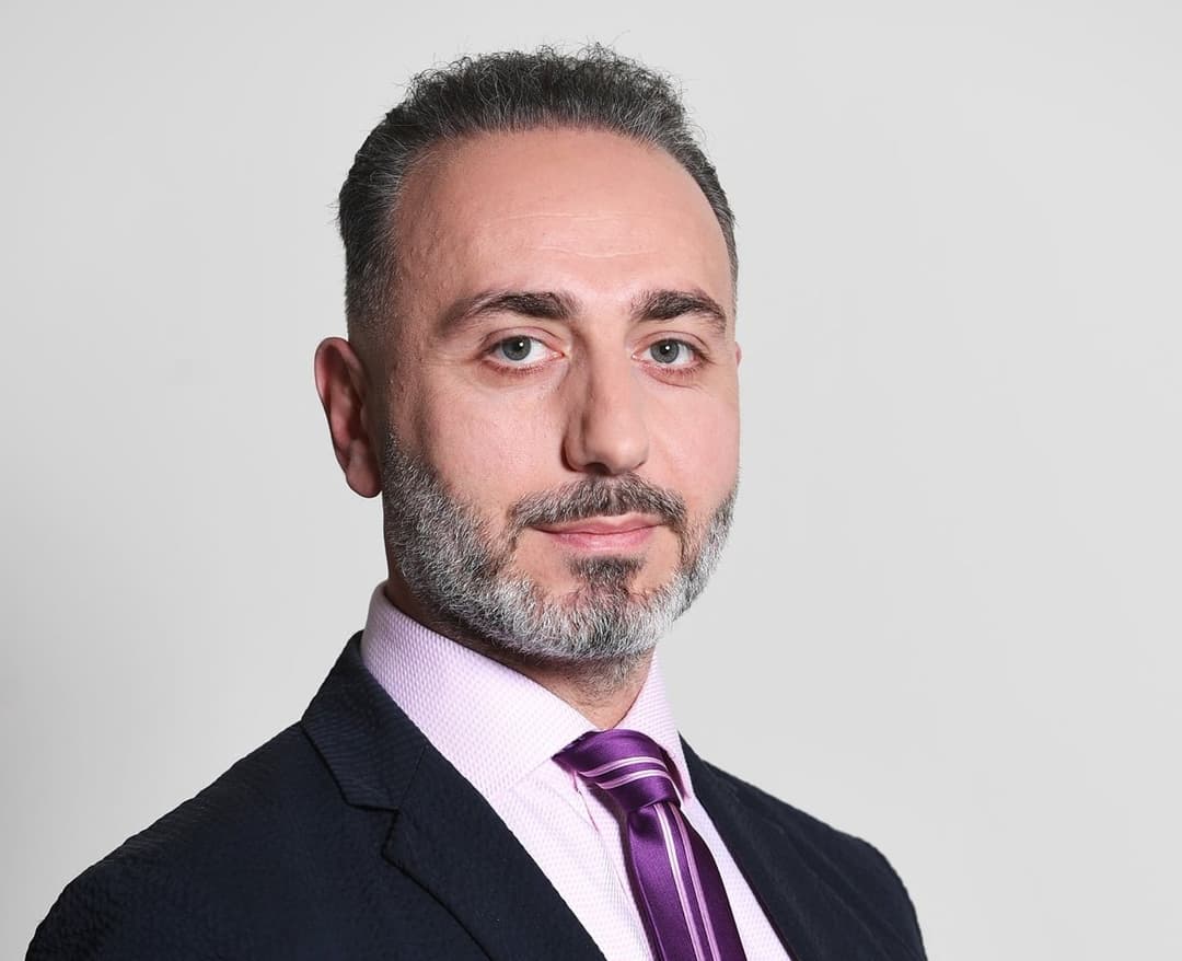 გიორგი გახარიას პარტიის წევრებმა საკრებულოს დღევანდელი სხდომა პროტესტის ნიშნად დატოვეს