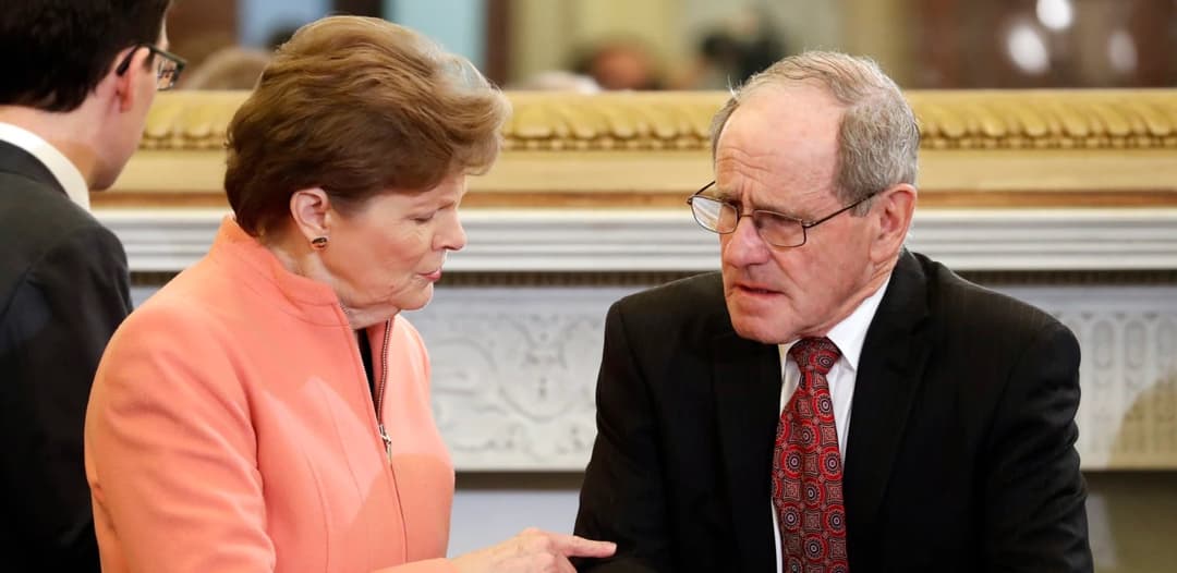 სენატორები – ელჩზე თავდასხმები უნდა შეწყდეს