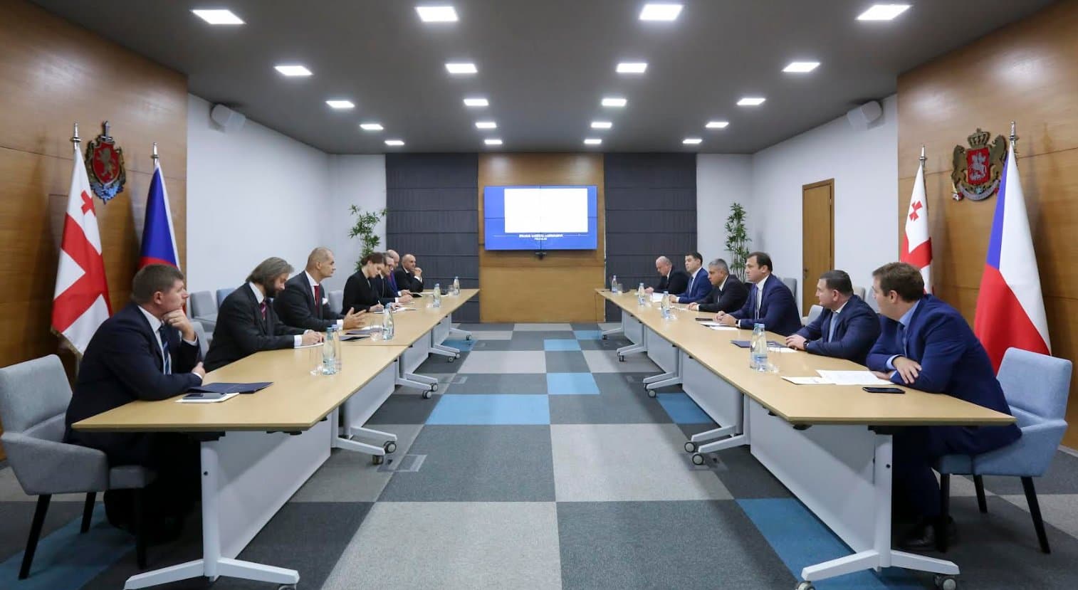 Frontnews image description