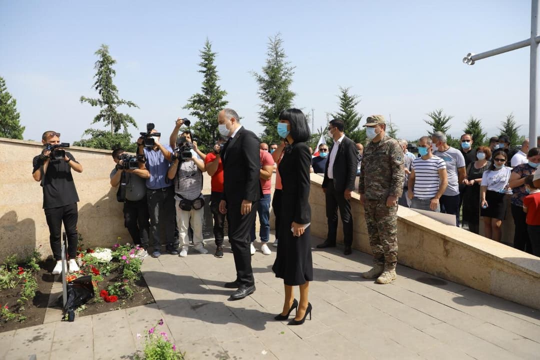 თავდაცვის მინისტრმა შინდისის გმირების ხსოვნას პატივი მიაგო