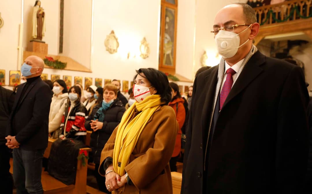 სალომე ზურაბიშვილი – ყველას, ვინც დღეს ზეიმობს შობას, ვულოცავ უდიდეს ქრისტიანულ დღესასწაულს!