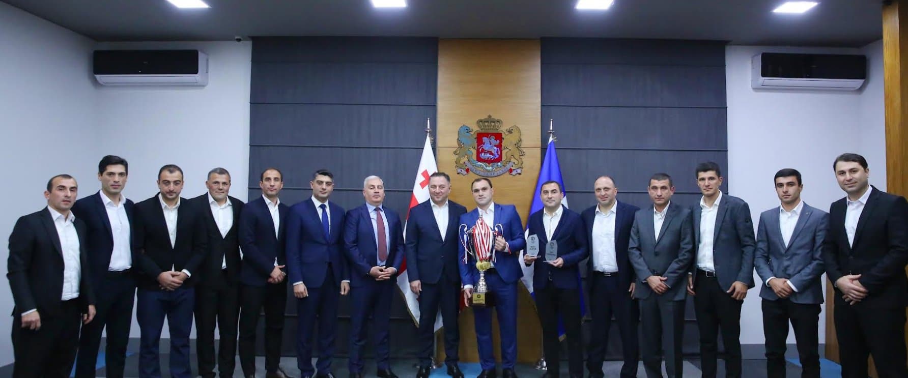 Frontnews image description