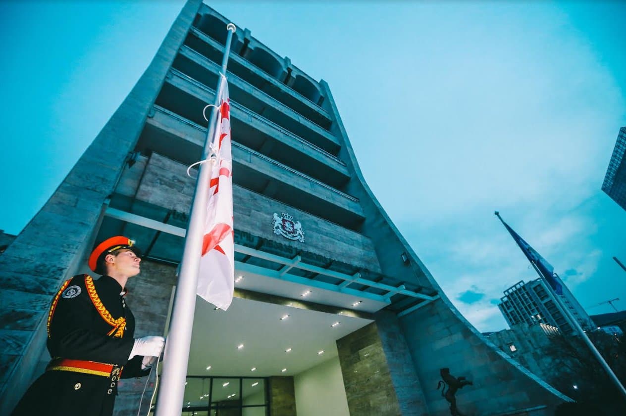 Frontnews image description