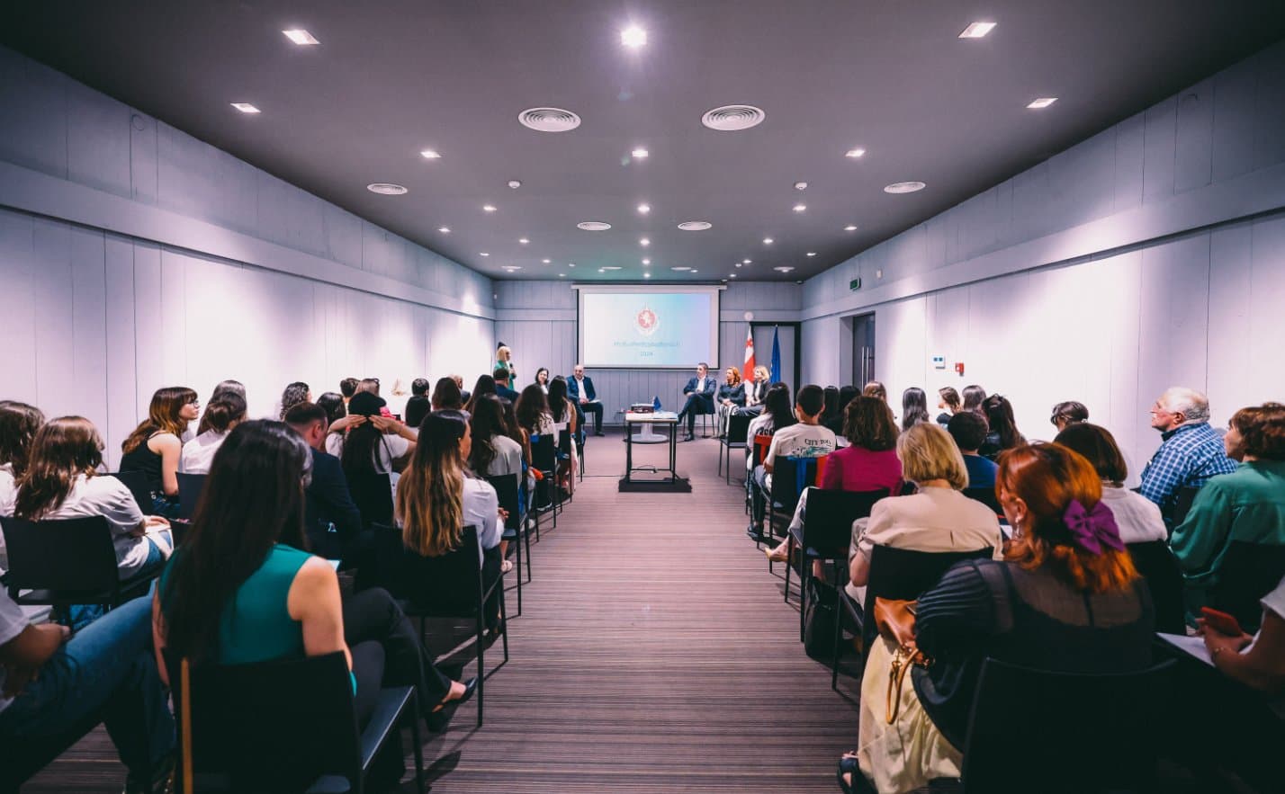 Frontnews image description