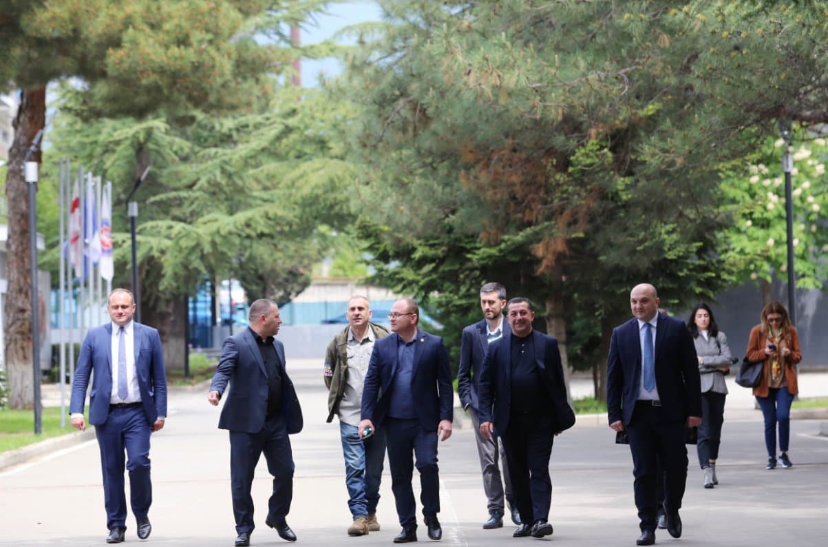 Frontnews image description