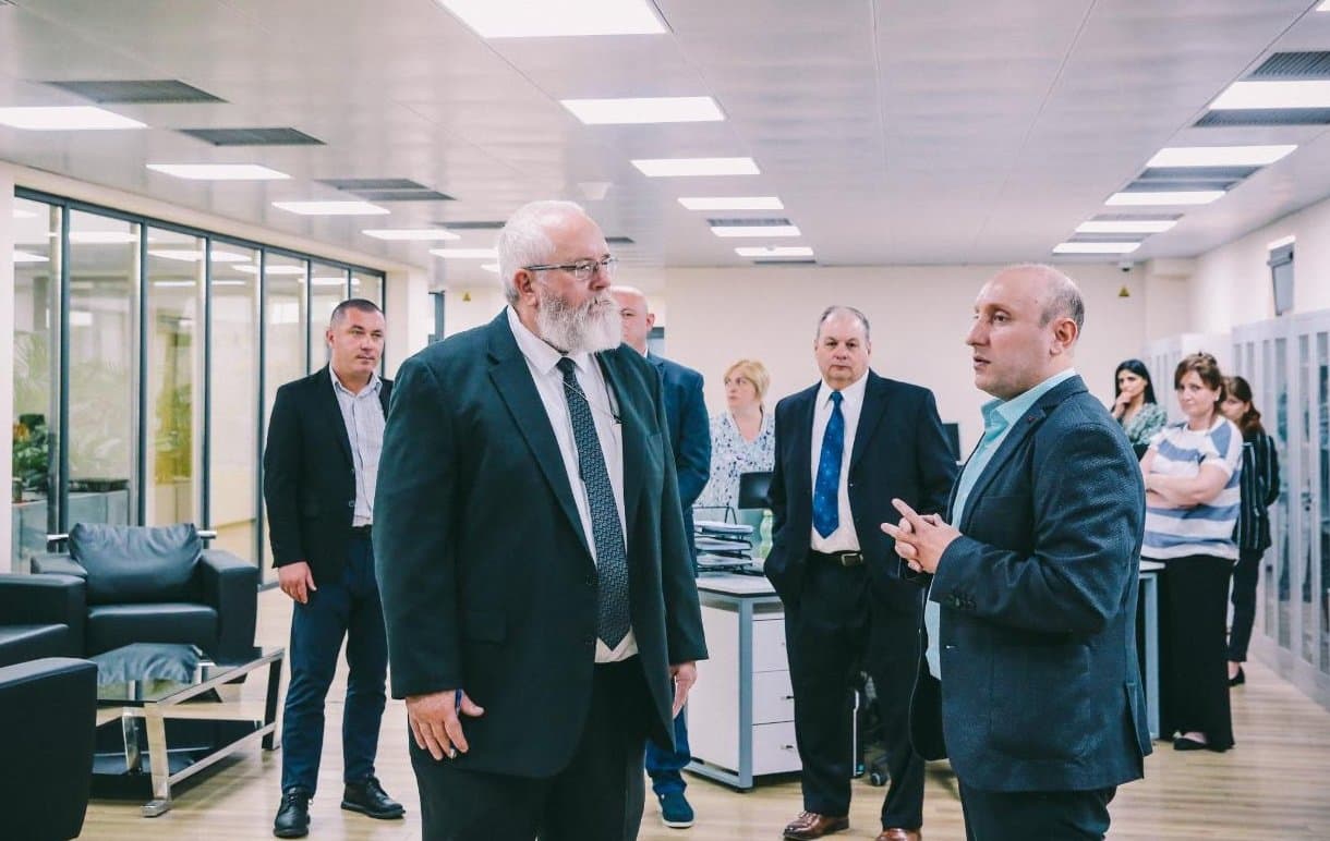 Frontnews image description