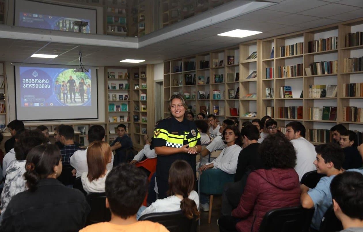 Frontnews image description