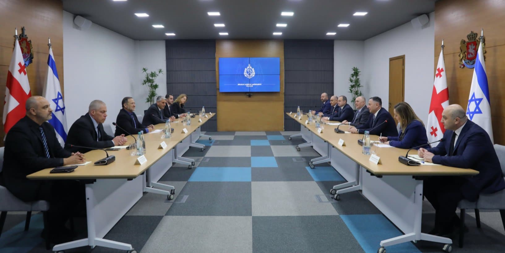 Frontnews image description