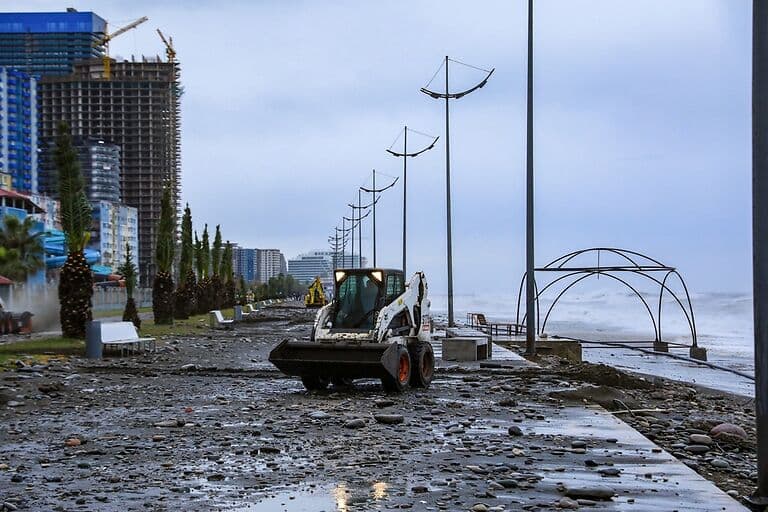 ბათუმში 6-ბალიანი შტორმი დაფიქსირდა
