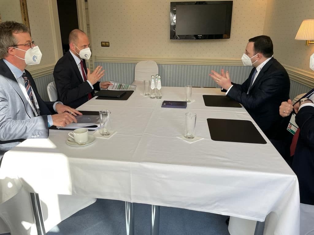 Frontnews image description