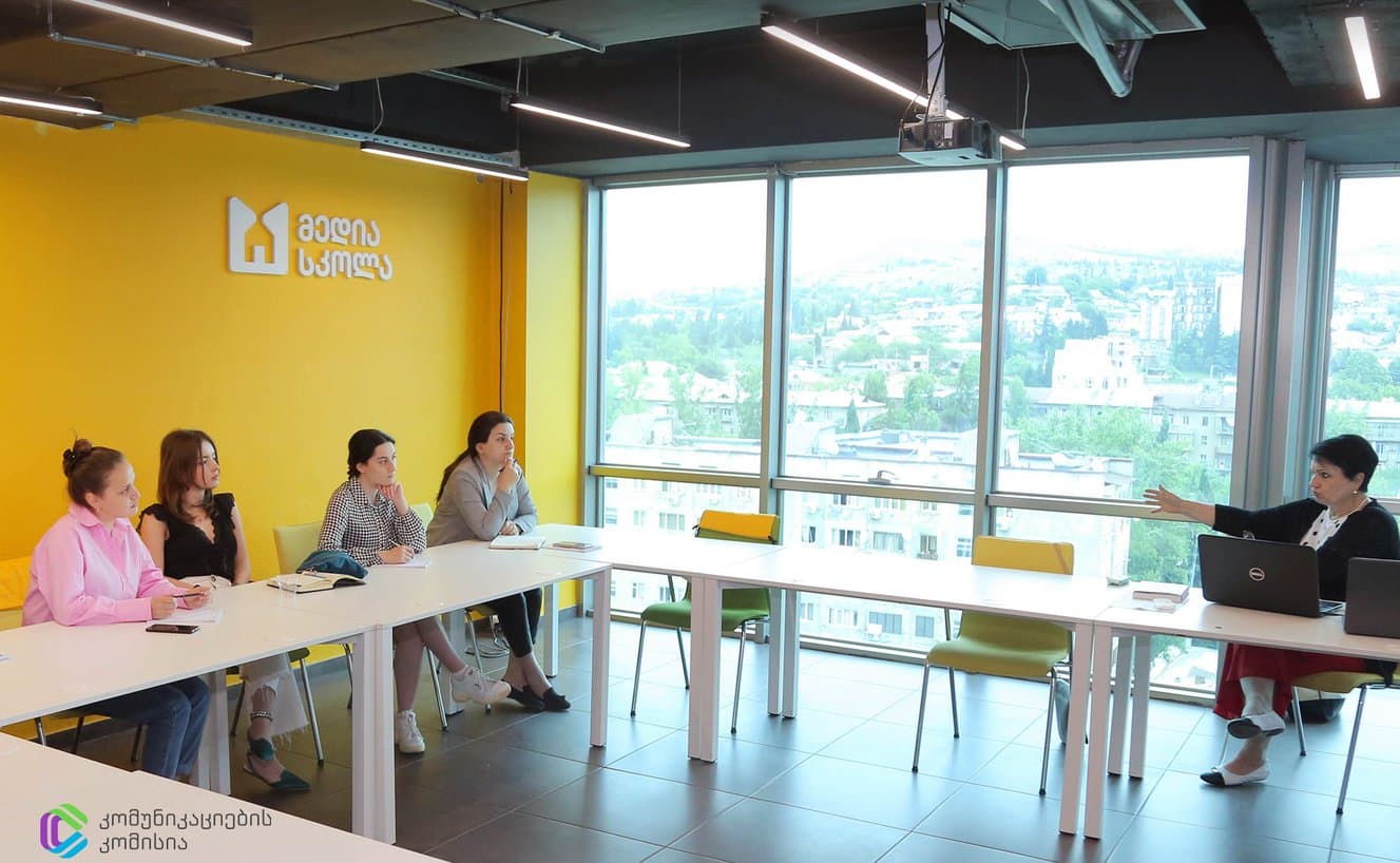 Frontnews image description