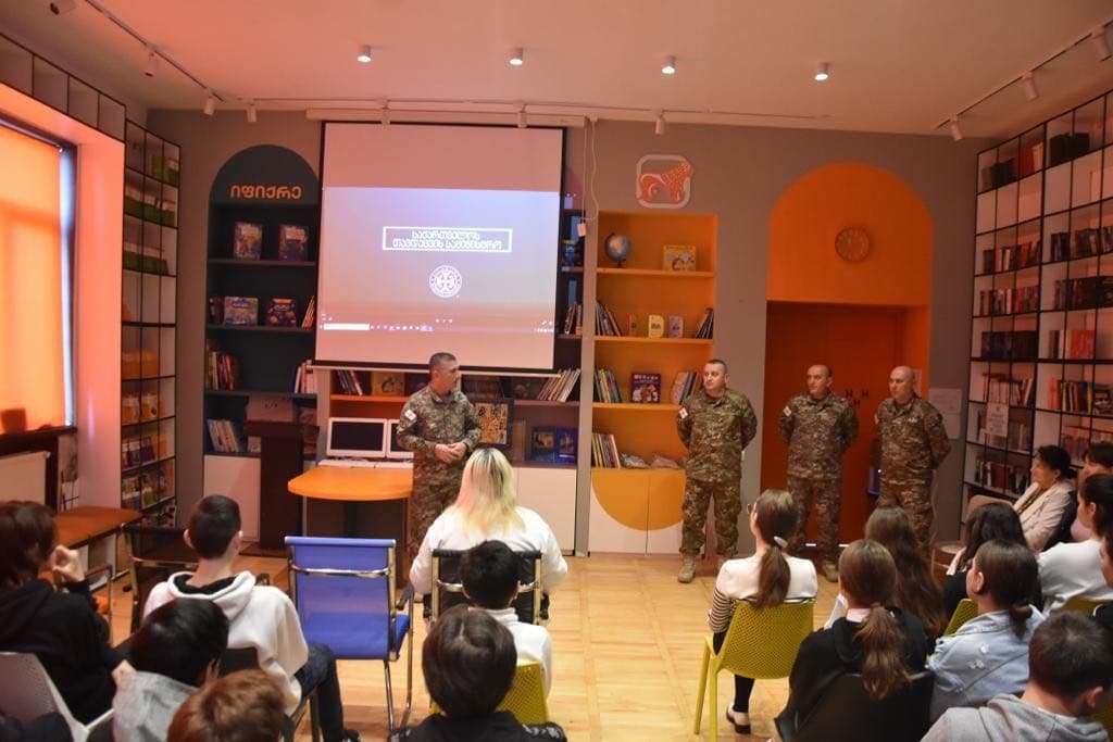 თავდაცვის ძალების დასავლეთის სარდალი “ჩვენი ჯარის“ ფარგლებში ფოთის პირველ სკოლაში იმყოფებოდა