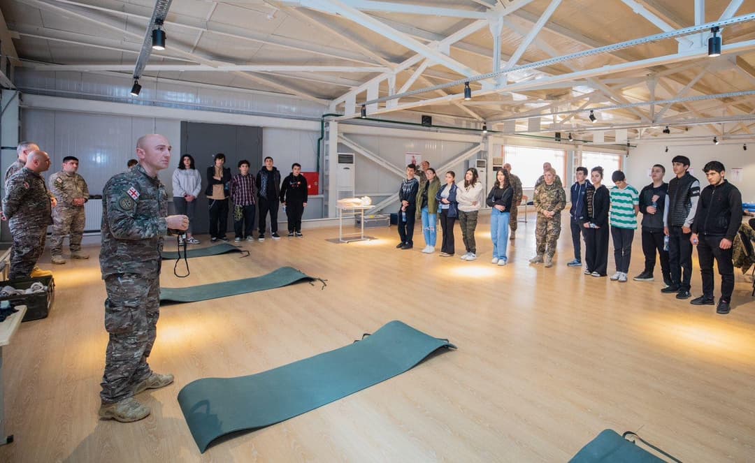 თავდაცვის ძალების საერთო საჯარისო ცენტრს სკოლის მოსწავლეები სტუმრობდნენ