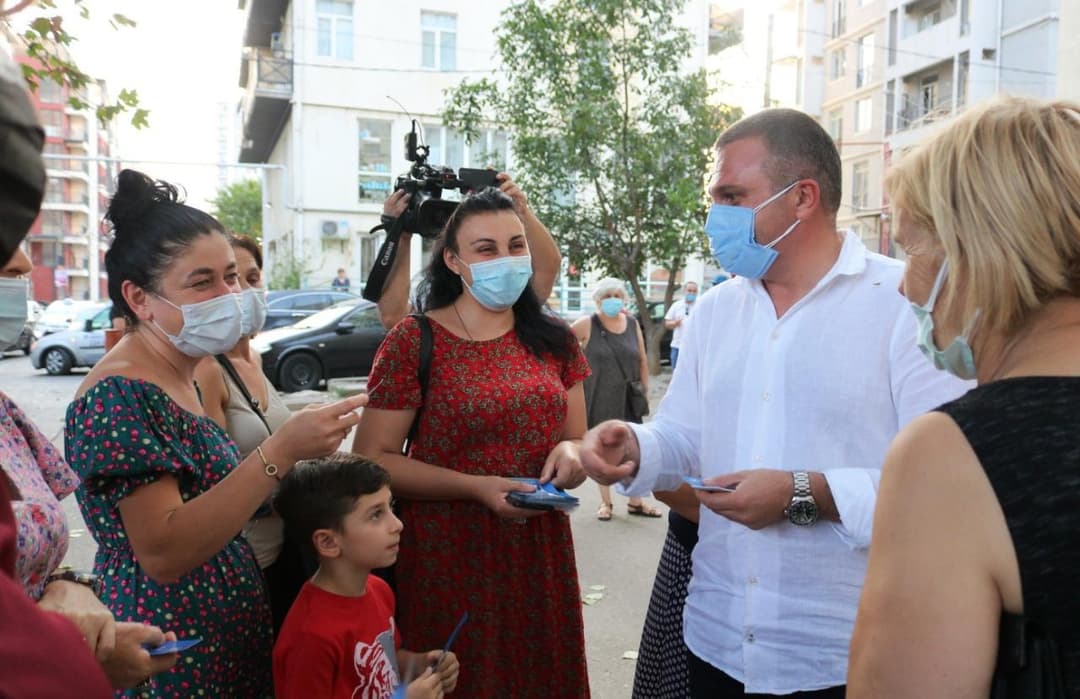 რევაზ სოხაძე ვარკეთილის მე-3 მასივის მაცხოვრებლებს შეხვდა