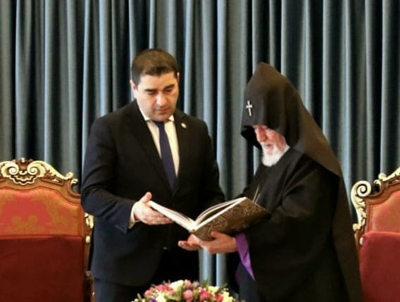 შალვა პაპუაშვილი ყოველთა სომეხთა კათალიკოსს შეხვდა