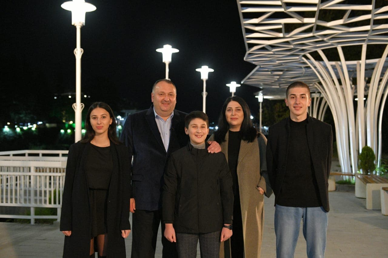 Frontnews image description