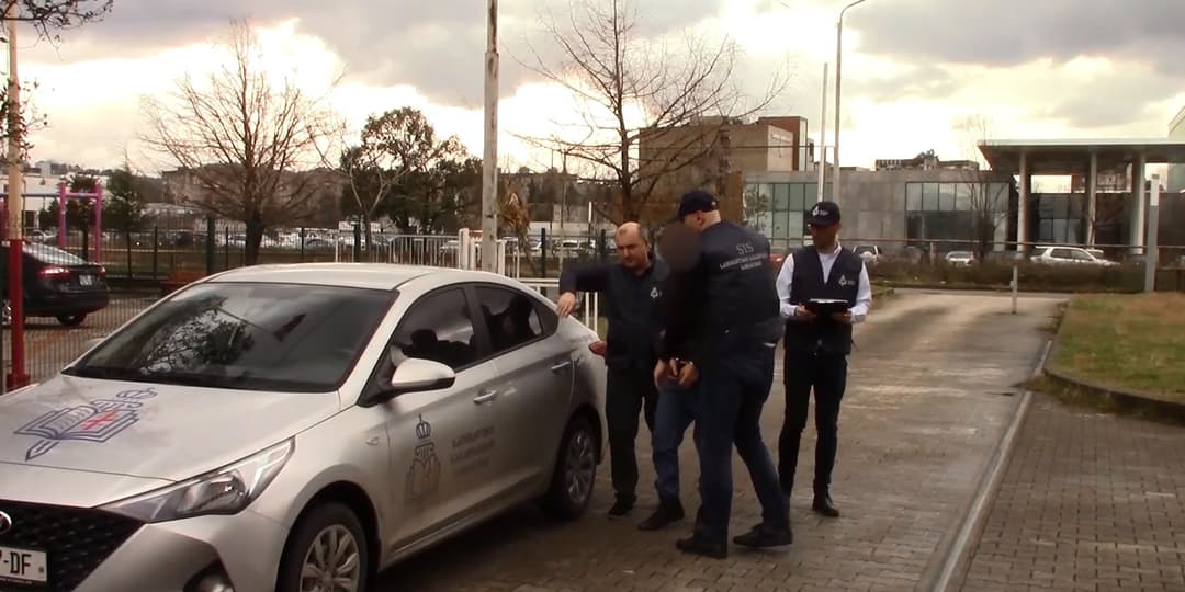 პირადი ცხოვრების საიდუმლოს ხელყოფისა და სქესობრივი კავშირის იძულების ფაქტზე 4 პირი დააკავეს