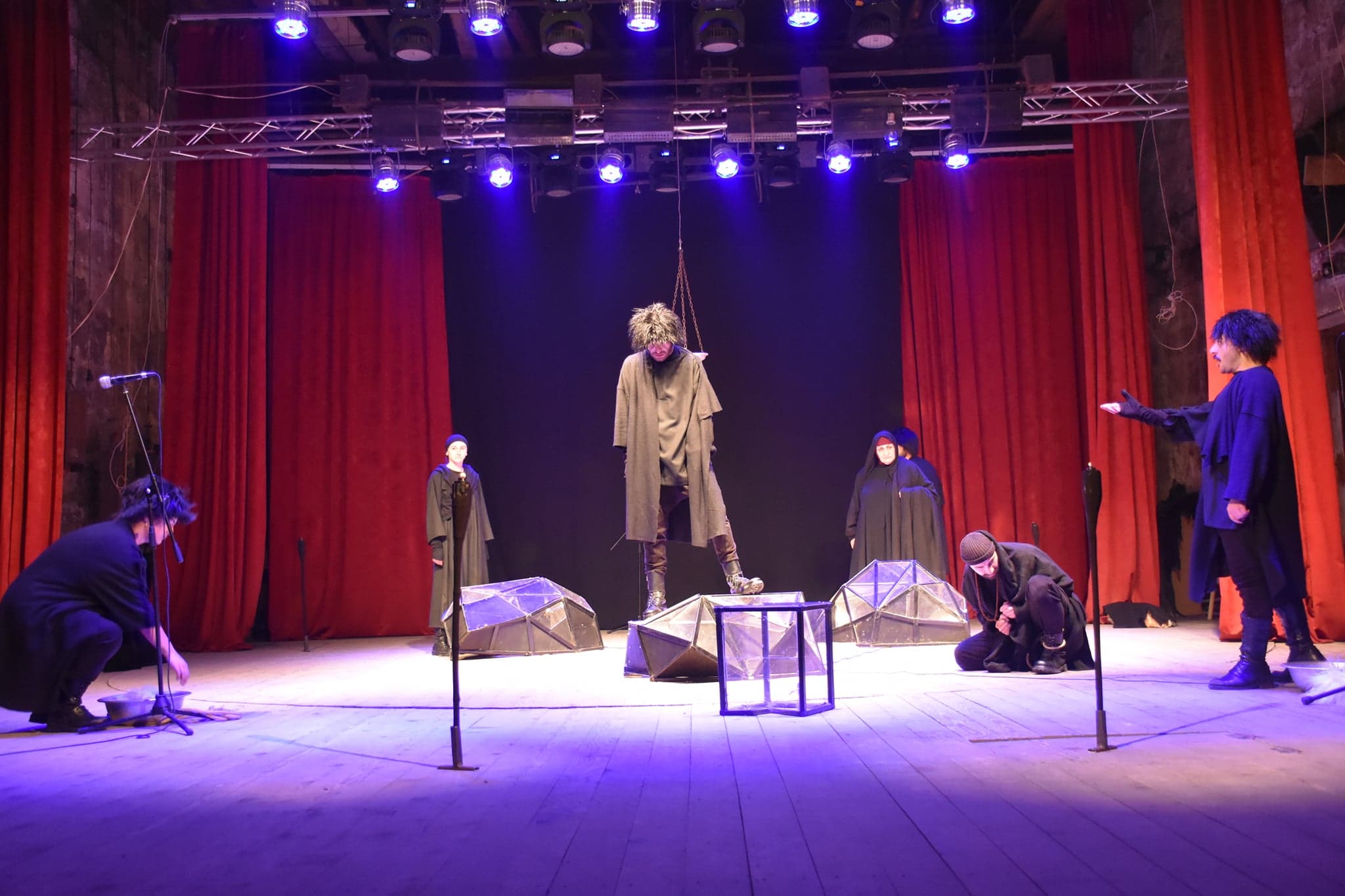 Frontnews image description