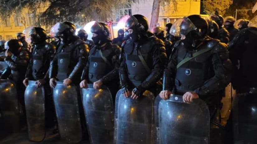 მედიის ინფორმაციით, სპეცრაზმელებმა ჟურნალისტებს სცემეს