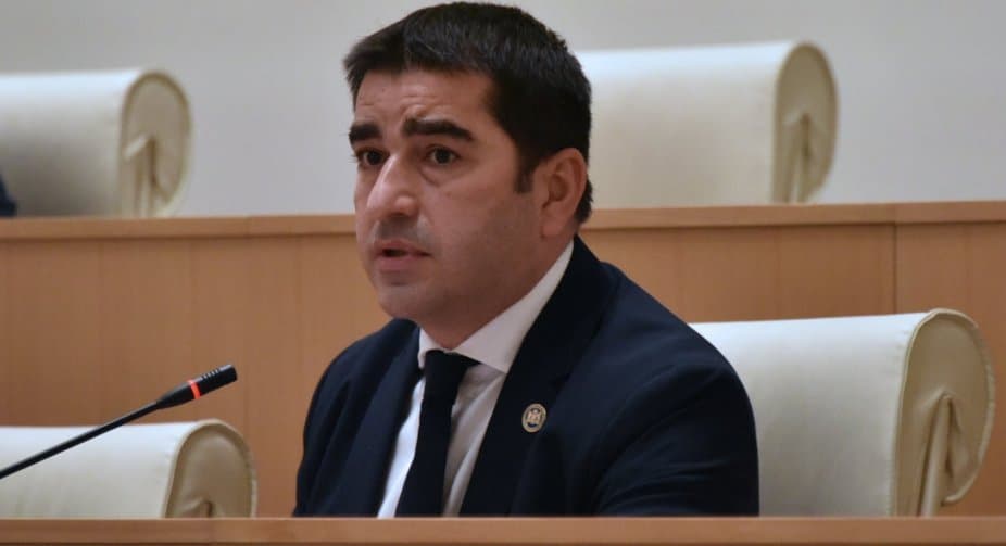 შალვა პაპუაშვილი – გლოვაშიც კი პოლიტიკურ პერფორმანსს დგამენ, კადრებს არჩევენ, დრონით გადაღებული ჩასვენება…