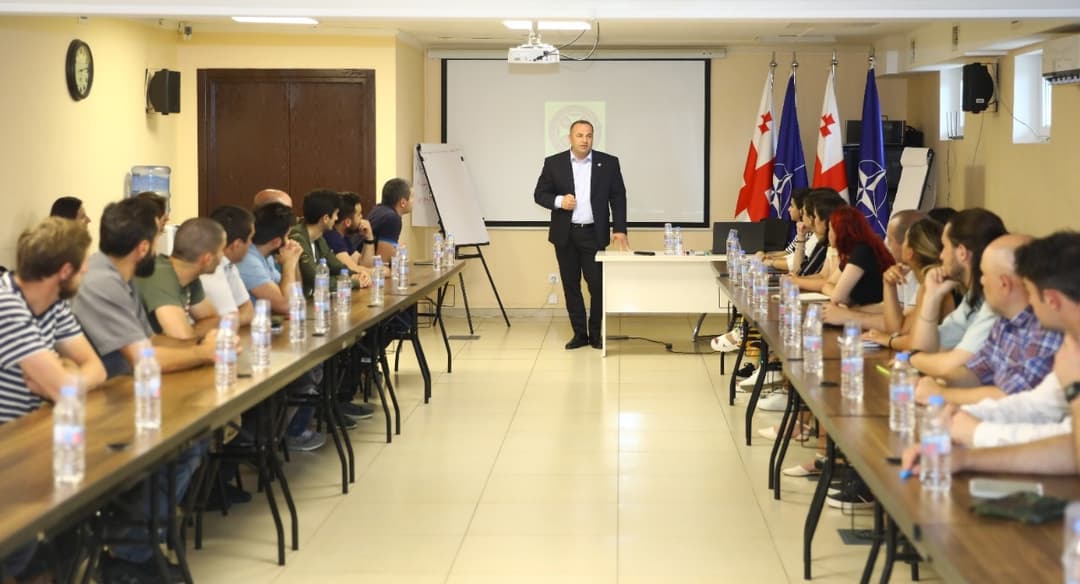 დავით სუჯაშვილმა ჰიბრიდული გამოწვევების შესახებ ლექცია წაიკითხა