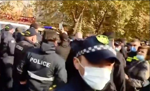 სუს-თან აქციის ათამდე მონაწილე დააკავეს