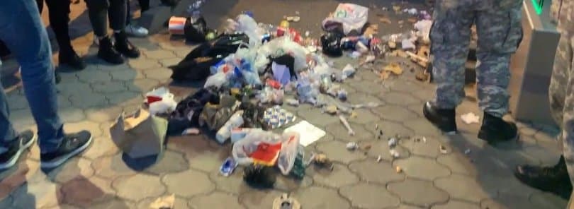 “გირჩი-მეტი თავისუფლების” წევრებმა სუს-თან ნაგავი დაყარეს