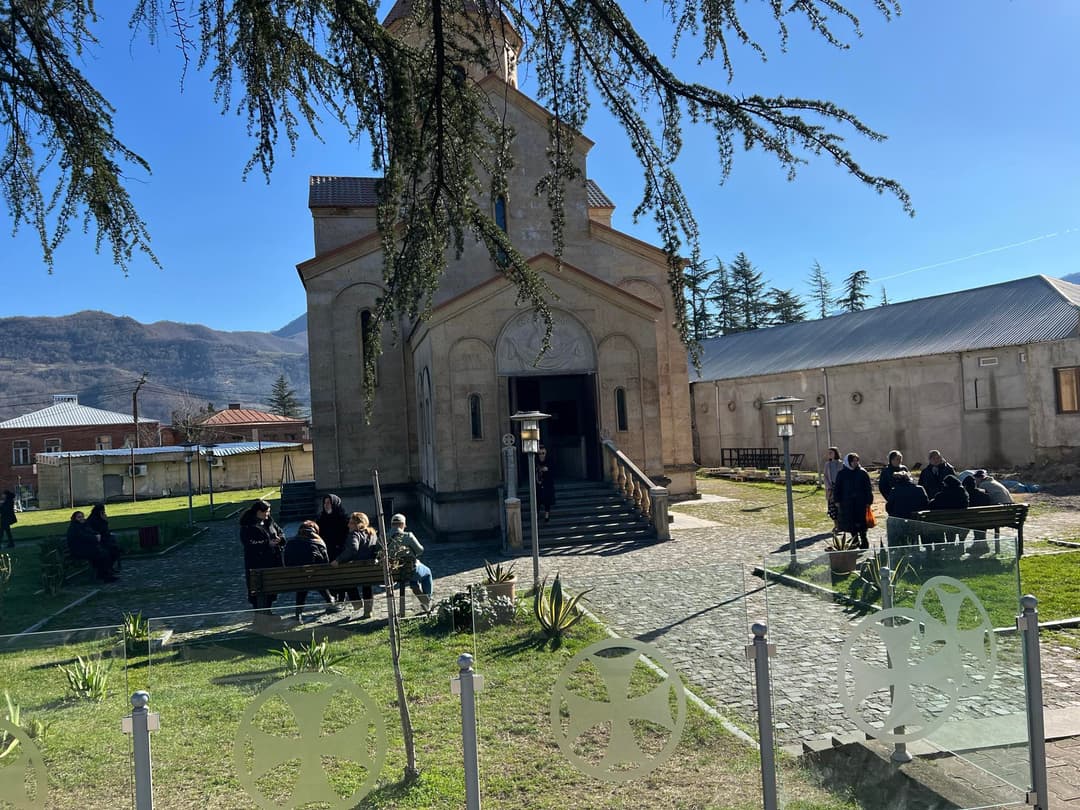 ბაღდათში, სტიქიის შედეგად დაღუპული ერთი ოჯახის 4 წევრი დაკრძალეს