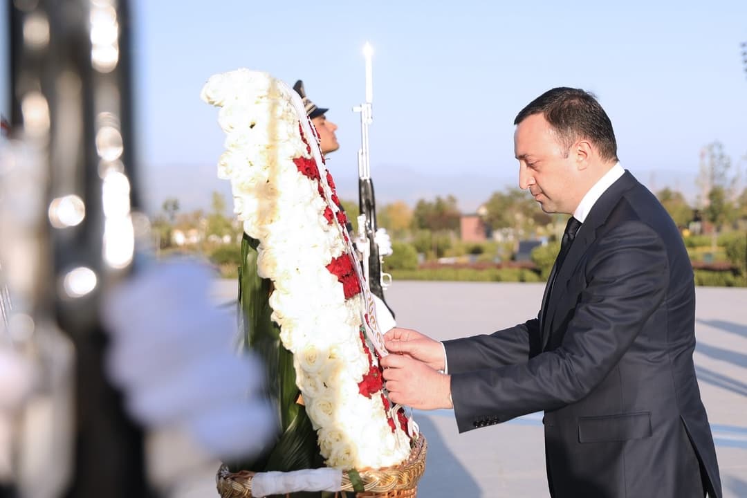 ირაკლი ღარიბაშვილმა უზბეკეთის რესპუბლიკის დამოუკიდებლობის მონუმენტი გვირგვინით შეამკო