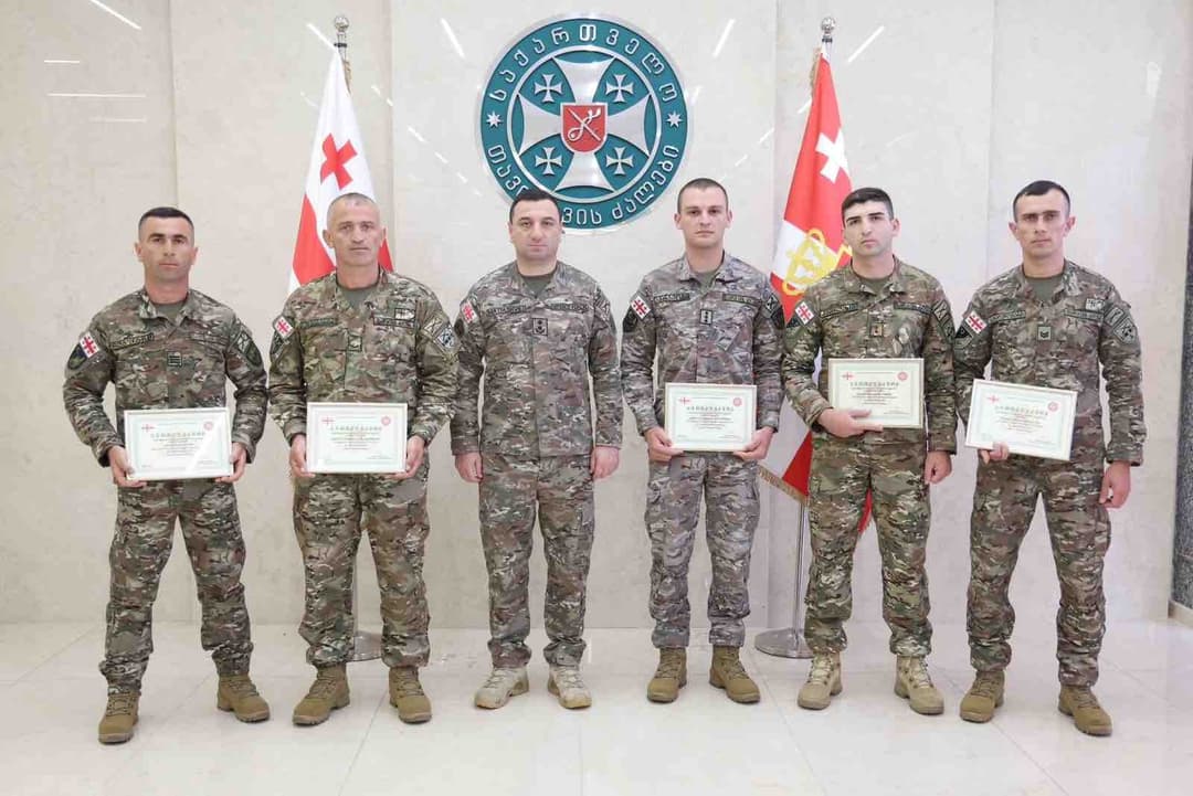 თავდაცვის ძალების მეთაურმა საუკეთესო სამხედროები დააჯილდოვა