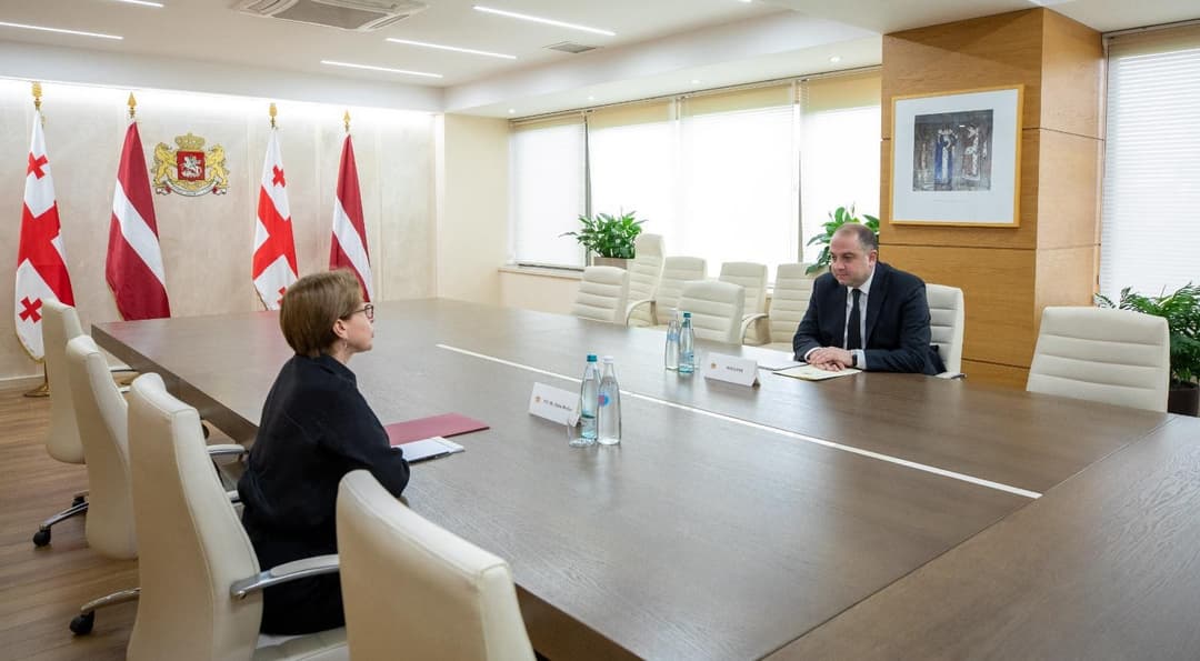 ირაკლი ჩიქოვანი ლატვიის რესპუბლიკის ელჩს შეხვდა