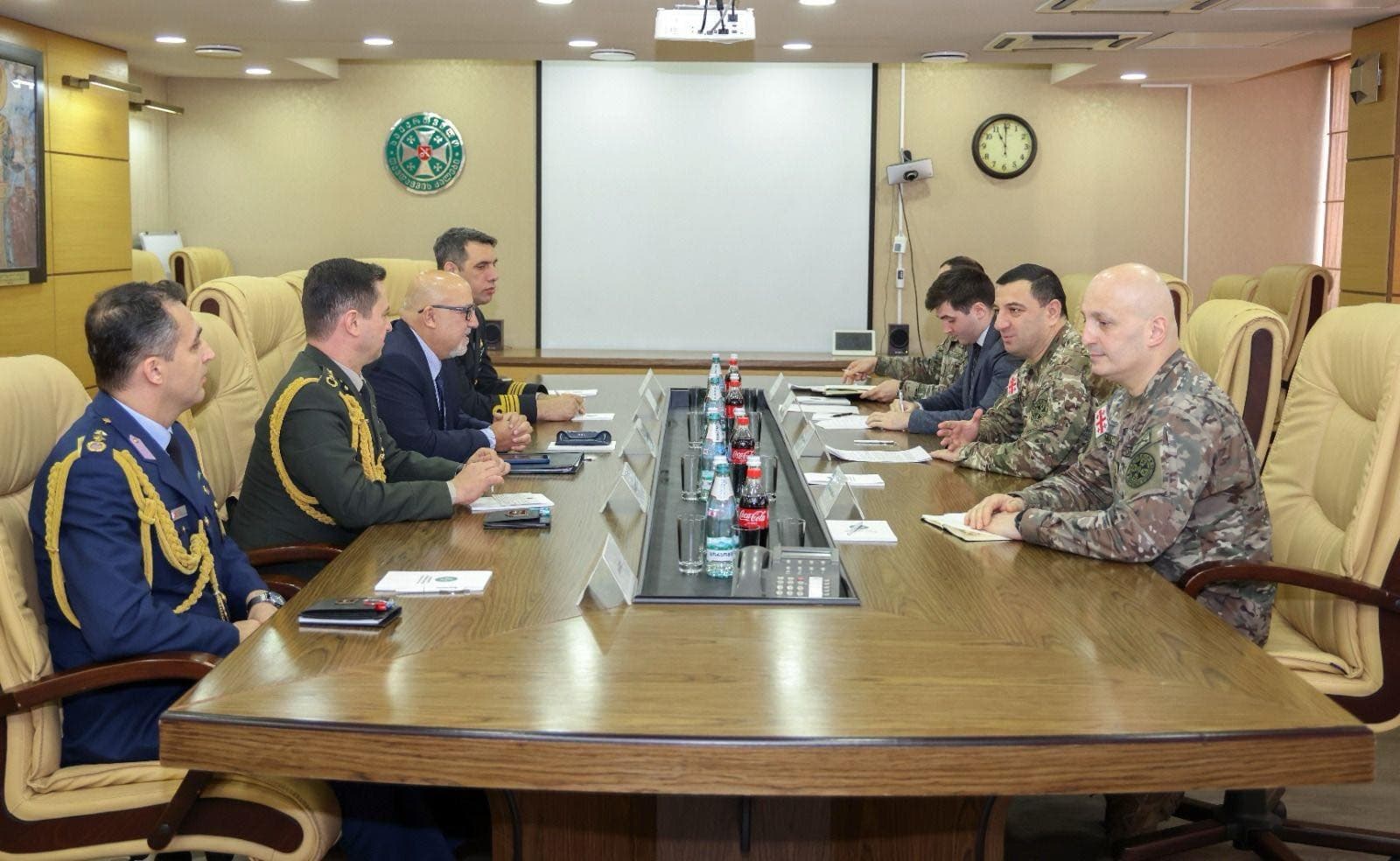 Frontnews image description