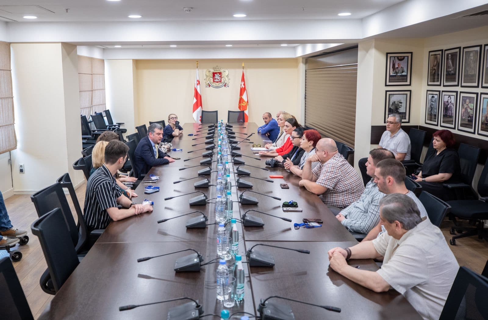 Frontnews image description