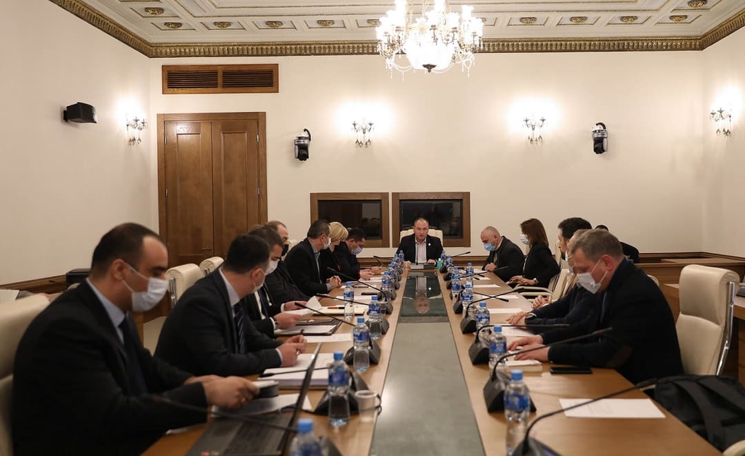 თავდაცვისა და უშიშროების კომიტეტში დაზვერვის სამსახურის უფროსს მოუსმინეს