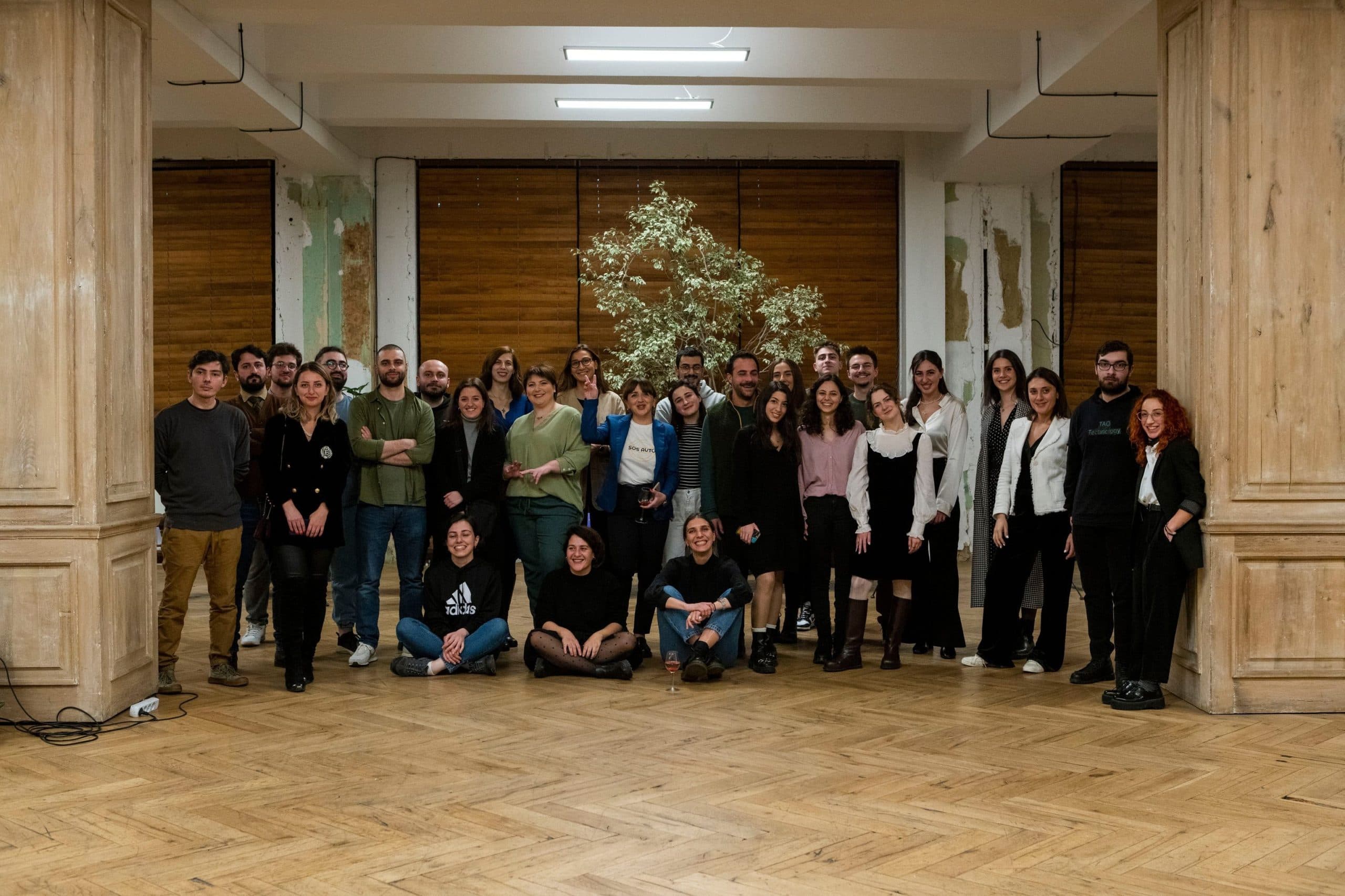 Frontnews image description