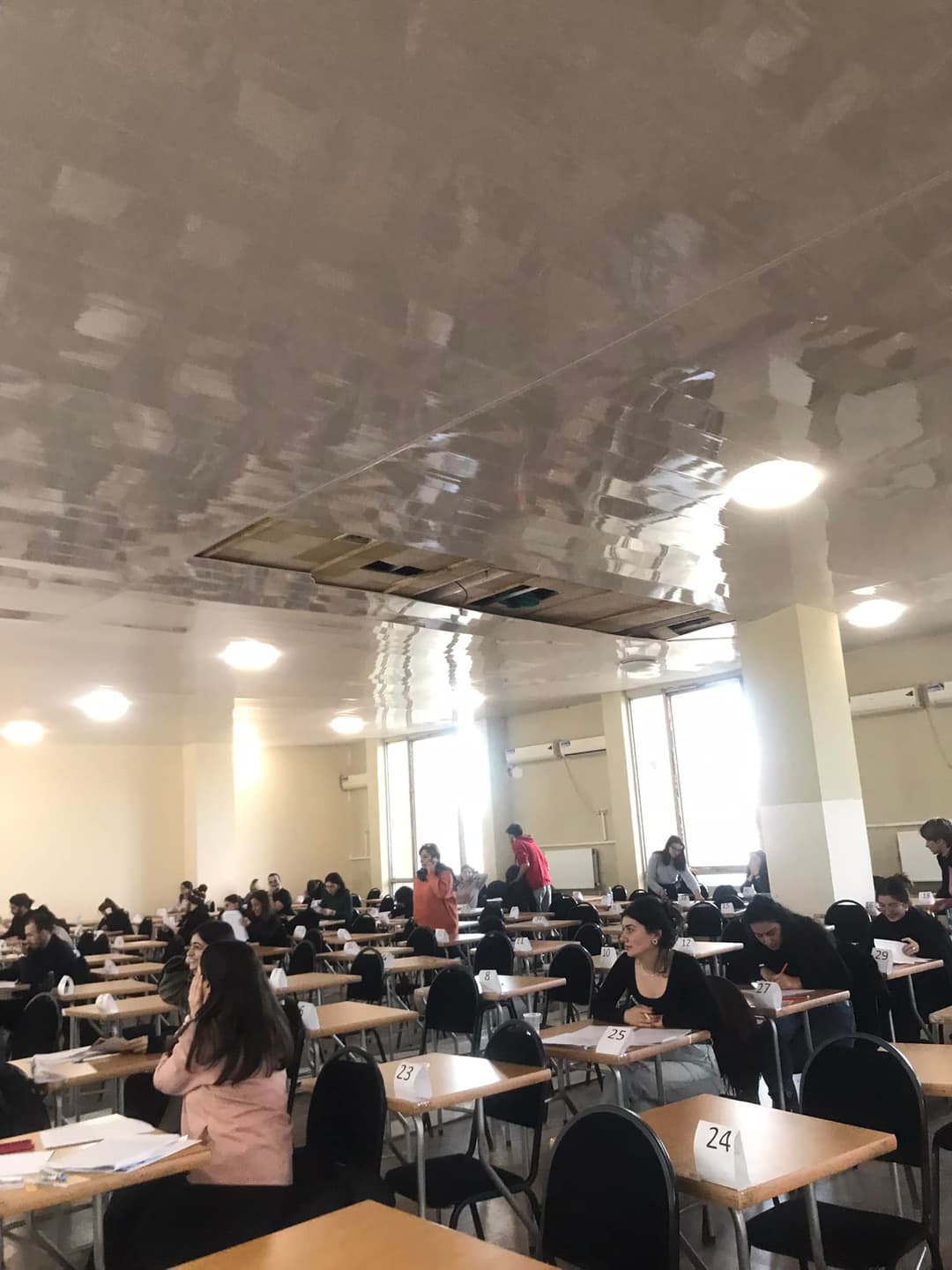 თსუ-ში გამოცდის მიმდინარეობისას ჭერი ჩამოვარდა