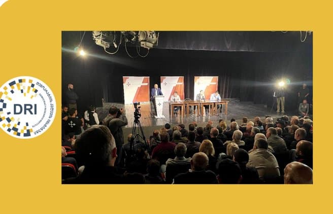 DRI – თელავის სახელმწიფო თეატრმა პრორუსულ ძალადობრივ “ალტ-ინფოს“ შეხვედრისთვის თეატრის შენობა დაუთმო