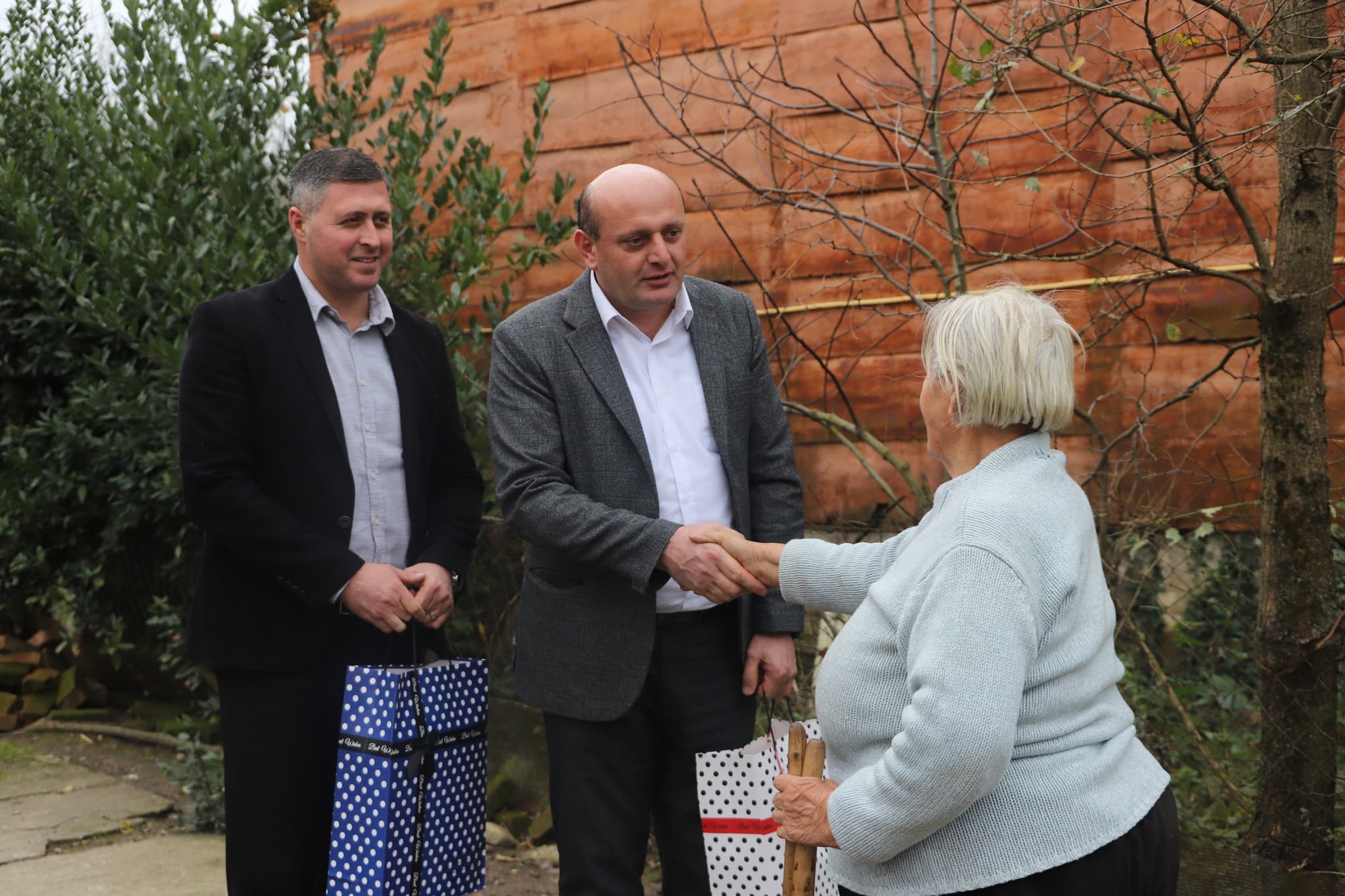 Frontnews image description