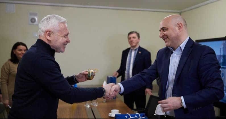 Frontnews image description