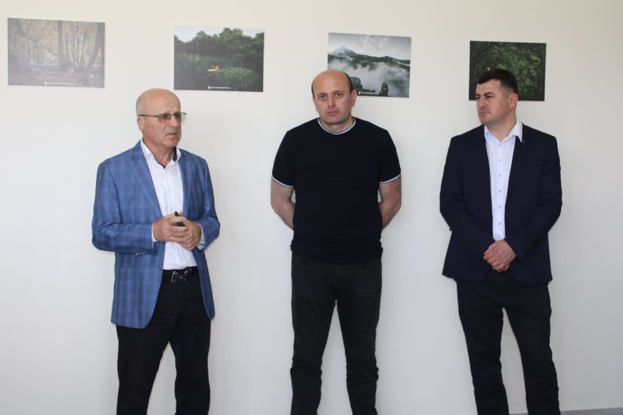 Frontnews image description